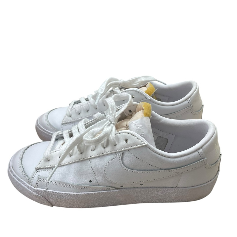 Nike Women's White Low-Top Sneakers with Yellow Tongue Tab